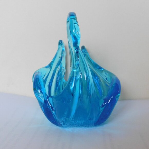 (Sold) Fenton blue swan candy or trinket dish near mint condition - Picture 5 of 10